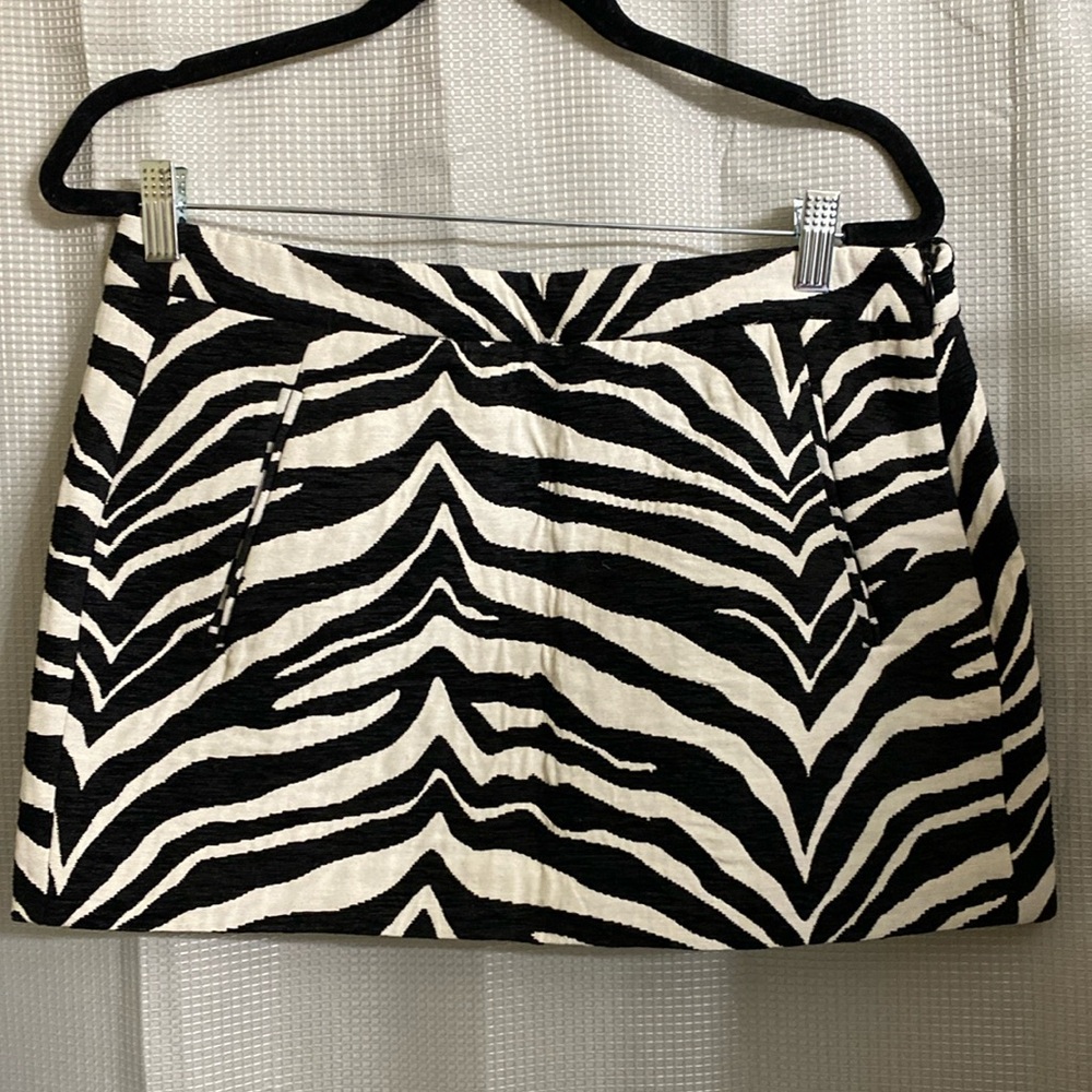 Zara Women Zebra Mini Skirt with POCKETS!